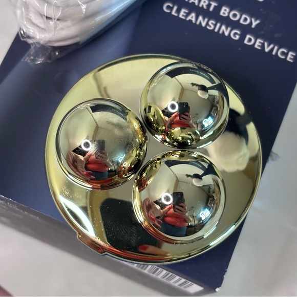 PMD Clean Body Smart Body Cleansing Device with Silicone Brush Three Attachments - Picture 16 of 16